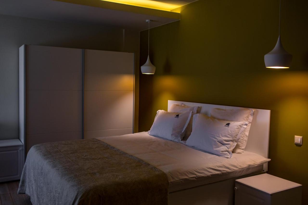 Casa Iustin Hotel Moroeni Buitenkant foto